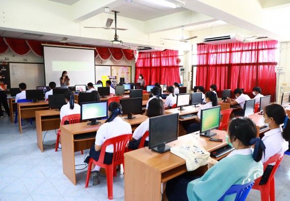 คณะวิทยาศาสตร์และเทคโนโลยี จัดกิจกรรมค่ายวิทยาศาสตร์สัญจร ปีการศึกษา 2565  โรงเรียนมัธยมพัชรกิติยาภา 2 กำแพงเพชร