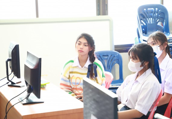 คณะวิทยาศาสตร์และเทคโนโลยี จัดกิจกรรมค่ายวิทยาศาสตร์สัญจร ปีการศึกษา 2565  โรงเรียนมัธยมพัชรกิติยาภา 2 กำแพงเพชร