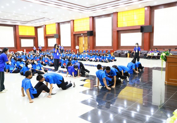 ภาพกิจกรรม  คณะวิทยาศาสตร์และเทคโนโลยี จัดกิจกรรมค่ายวิทยาศาสตร์เทคโนโลยีและดาราศาสตร์  โรงเรียนราชประชานุเคราะห์ 55