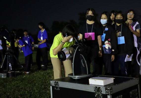 ภาพกิจกรรม  คณะวิทยาศาสตร์และเทคโนโลยี จัดกิจกรรมค่ายวิทยาศาสตร์เทคโนโลยีและดาราศาสตร์  โรงเรียนราชประชานุเคราะห์ 55