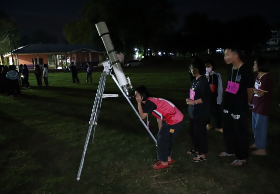 ภาพกิจกรรม  คณะวิทยาศาสตร์และเทคโนโลยี จัดกิจกรรมค่ายวิทยาศาสตร์เทคโนโลยีและดาราศาสตร์  โรงเรียนราชประชานุเคราะห์ 55