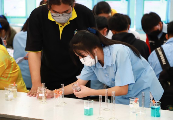 ภาพกิจกรรม  คณะวิทยาศาสตร์และเทคโนโลยี จัดกิจกรรมค่ายวิทยาศาสตร์สัญจร  โรงเรียนพิไกรวิทยา