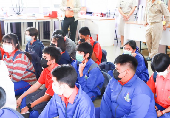 ภาพกิจกรรม  คณะวิทยาศาสตร์และเทคโนโลยี จัดกิจกรรมค่ายวิทยาศาสตร์สัญจร   โรงเรียนเฉลิมพระเกียรติสมเด็จพระศรีนครินทร์ กำแพงเพชรฯ