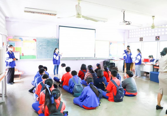 ภาพกิจกรรม  คณะวิทยาศาสตร์และเทคโนโลยี จัดกิจกรรมค่ายวิทยาศาสตร์สัญจร   โรงเรียนเฉลิมพระเกียรติสมเด็จพระศรีนครินทร์ กำแพงเพชรฯ