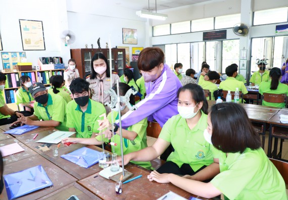 ภาพกิจกรรม  คณะวิทยาศาสตร์และเทคโนโลยี จัดกิจกรรมค่ายวิทยาศาสตร์สัญจร  โรงเรียนหนองกองพิทยาคม