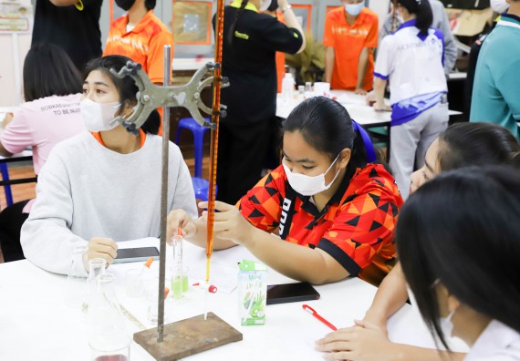 ภาพกิจกรรม  คณะวิทยาศาสตร์และเทคโนโลยี จัดกิจกรรมค่ายวิทยาศาสตร์สัญจร ปีการศึกษา 2565  โรงเรียนบ่อแก้ววิทยา