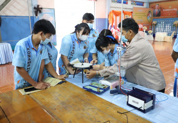 ภาพกิจกรรม  คณะวิทยาศาสตร์และเทคโนโลยี จัดกิจกรรมค่ายวิทยาศาสตร์สัญจร ปีการศึกษา 2565  โรงเรียนโกสัมพีวิทยา