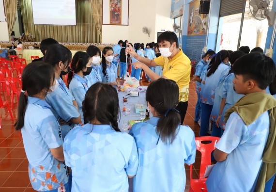 ภาพกิจกรรม  คณะวิทยาศาสตร์และเทคโนโลยี จัดกิจกรรมค่ายวิทยาศาสตร์สัญจร ปีการศึกษา 2565  โรงเรียนโกสัมพีวิทยา