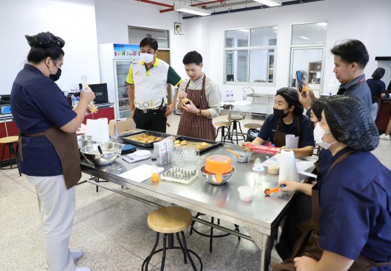 ภาพกิจกรรม  โปรแกรมวิชาวิทยาศาสตร์และเทคโนโลยีการอาหาร จัดอบรมเชิงปฏิบัติการ เรื่อง การพัฒนาผลิตภัณฑ์อาหารด้วยนวัตกรรม