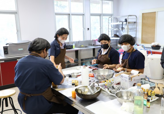 ภาพกิจกรรม  โปรแกรมวิชาวิทยาศาสตร์และเทคโนโลยีการอาหาร จัดอบรมเชิงปฏิบัติการ เรื่อง การพัฒนาผลิตภัณฑ์อาหารด้วยนวัตกรรม