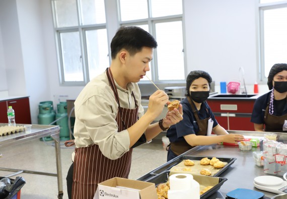 ภาพกิจกรรม  โปรแกรมวิชาวิทยาศาสตร์และเทคโนโลยีการอาหาร จัดอบรมเชิงปฏิบัติการ เรื่อง การพัฒนาผลิตภัณฑ์อาหารด้วยนวัตกรรม