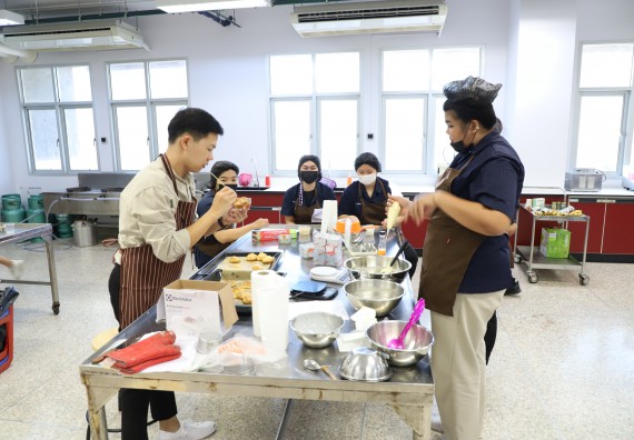 ภาพกิจกรรม  โปรแกรมวิชาวิทยาศาสตร์และเทคโนโลยีการอาหาร จัดอบรมเชิงปฏิบัติการ เรื่อง การพัฒนาผลิตภัณฑ์อาหารด้วยนวัตกรรม