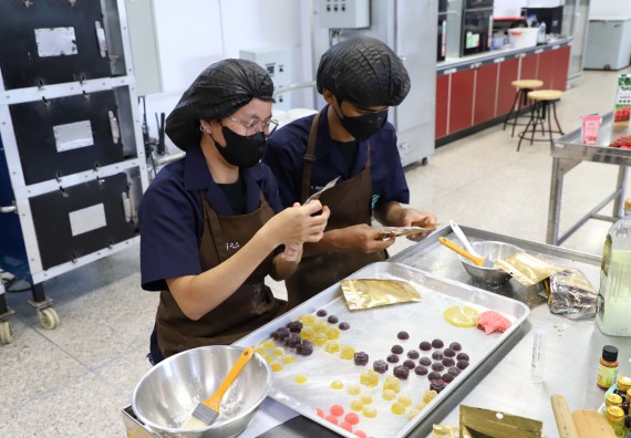 ภาพกิจกรรม  โปรแกรมวิชาวิทยาศาสตร์และเทคโนโลยีการอาหาร จัดอบรมเชิงปฏิบัติการ เรื่อง การพัฒนาผลิตภัณฑ์อาหารด้วยนวัตกรรม