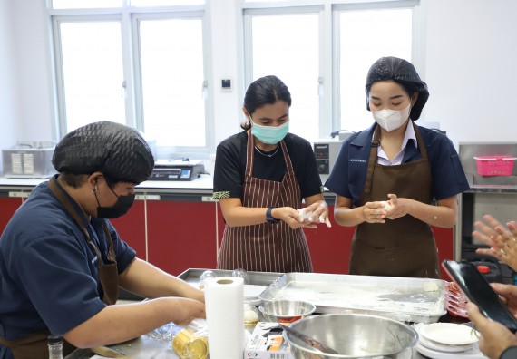 ภาพกิจกรรม  โปรแกรมวิชาวิทยาศาสตร์และเทคโนโลยีการอาหาร จัดอบรมเชิงปฏิบัติการ เรื่อง การพัฒนาผลิตภัณฑ์อาหารด้วยนวัตกรรม