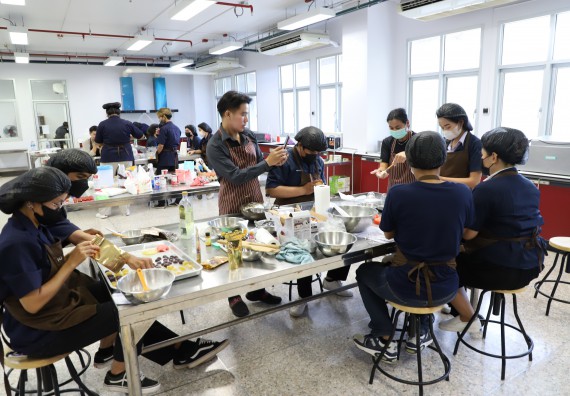 ภาพกิจกรรม  โปรแกรมวิชาวิทยาศาสตร์และเทคโนโลยีการอาหาร จัดอบรมเชิงปฏิบัติการ เรื่อง การพัฒนาผลิตภัณฑ์อาหารด้วยนวัตกรรม