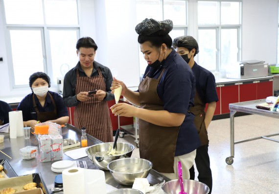 ภาพกิจกรรม  โปรแกรมวิชาวิทยาศาสตร์และเทคโนโลยีการอาหาร จัดอบรมเชิงปฏิบัติการ เรื่อง การพัฒนาผลิตภัณฑ์อาหารด้วยนวัตกรรม