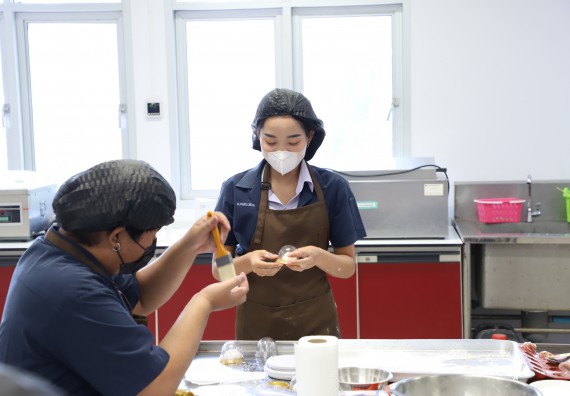 ภาพกิจกรรม  โปรแกรมวิชาวิทยาศาสตร์และเทคโนโลยีการอาหาร จัดอบรมเชิงปฏิบัติการ เรื่อง การพัฒนาผลิตภัณฑ์อาหารด้วยนวัตกรรม