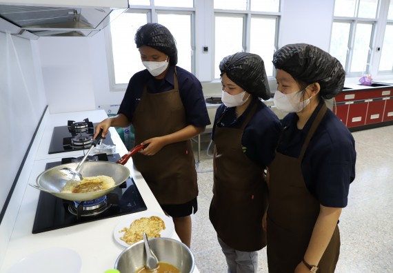 ภาพกิจกรรม  โปรแกรมวิชาวิทยาศาสตร์และเทคโนโลยีการอาหาร จัดอบรมเชิงปฏิบัติการ เรื่อง การพัฒนาผลิตภัณฑ์อาหารด้วยนวัตกรรม