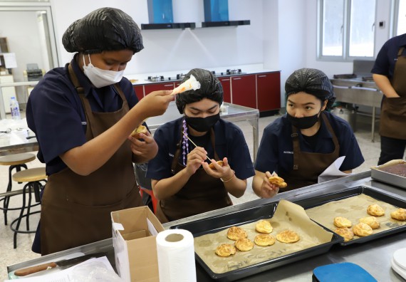 ภาพกิจกรรม  โปรแกรมวิชาวิทยาศาสตร์และเทคโนโลยีการอาหาร จัดอบรมเชิงปฏิบัติการ เรื่อง การพัฒนาผลิตภัณฑ์อาหารด้วยนวัตกรรม