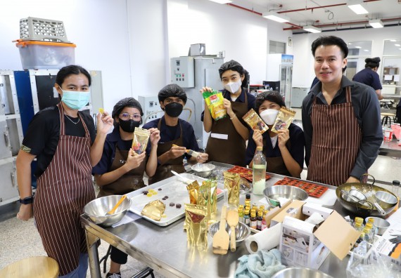 ภาพกิจกรรม  โปรแกรมวิชาวิทยาศาสตร์และเทคโนโลยีการอาหาร จัดอบรมเชิงปฏิบัติการ เรื่อง การพัฒนาผลิตภัณฑ์อาหารด้วยนวัตกรรม