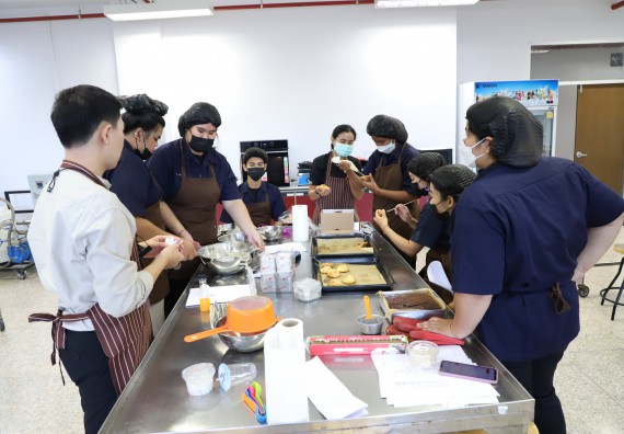 ภาพกิจกรรม  โปรแกรมวิชาวิทยาศาสตร์และเทคโนโลยีการอาหาร จัดอบรมเชิงปฏิบัติการ เรื่อง การพัฒนาผลิตภัณฑ์อาหารด้วยนวัตกรรม