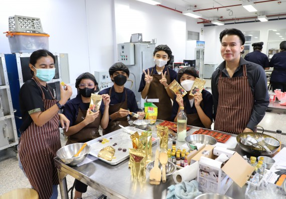 ภาพกิจกรรม  โปรแกรมวิชาวิทยาศาสตร์และเทคโนโลยีการอาหาร จัดอบรมเชิงปฏิบัติการ เรื่อง การพัฒนาผลิตภัณฑ์อาหารด้วยนวัตกรรม