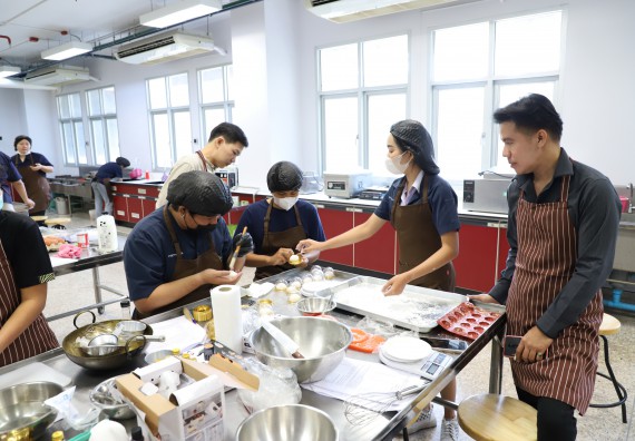 ภาพกิจกรรม  โปรแกรมวิชาวิทยาศาสตร์และเทคโนโลยีการอาหาร จัดอบรมเชิงปฏิบัติการ เรื่อง การพัฒนาผลิตภัณฑ์อาหารด้วยนวัตกรรม