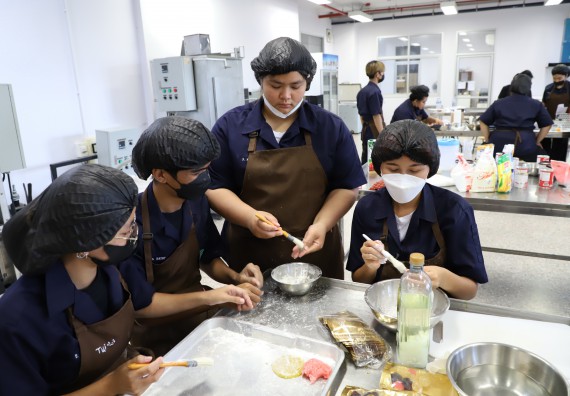 ภาพกิจกรรม  โปรแกรมวิชาวิทยาศาสตร์และเทคโนโลยีการอาหาร จัดอบรมเชิงปฏิบัติการ เรื่อง การพัฒนาผลิตภัณฑ์อาหารด้วยนวัตกรรม