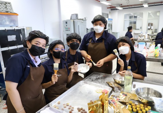 ภาพกิจกรรม  โปรแกรมวิชาวิทยาศาสตร์และเทคโนโลยีการอาหาร จัดอบรมเชิงปฏิบัติการ เรื่อง การพัฒนาผลิตภัณฑ์อาหารด้วยนวัตกรรม