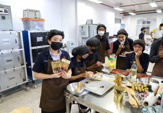 ภาพกิจกรรม  โปรแกรมวิชาวิทยาศาสตร์และเทคโนโลยีการอาหาร จัดอบรมเชิงปฏิบัติการ เรื่อง การพัฒนาผลิตภัณฑ์อาหารด้วยนวัตกรรม