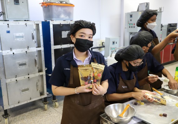 ภาพกิจกรรม  โปรแกรมวิชาวิทยาศาสตร์และเทคโนโลยีการอาหาร จัดอบรมเชิงปฏิบัติการ เรื่อง การพัฒนาผลิตภัณฑ์อาหารด้วยนวัตกรรม