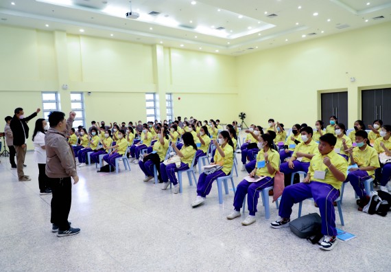 ภาพกิจกรรม  คณะวิทยาศาสตร์และเทคโนโลยี จัดอบรมเชิงปฏิบัติการเพื่อพัฒนาทักษะทางวิทยาศาสตร์และคณิตศาสตร์ โครงการพัฒนาการจัดการเรียนการสอนในห้องเรียนพิเศษวิทยาศาสตร์ คณิตศาสตร์ เข้มข้น (ISM)