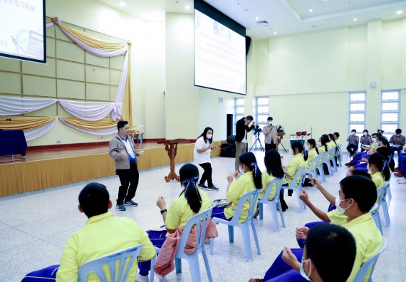 ภาพกิจกรรม  คณะวิทยาศาสตร์และเทคโนโลยี จัดอบรมเชิงปฏิบัติการเพื่อพัฒนาทักษะทางวิทยาศาสตร์และคณิตศาสตร์ โครงการพัฒนาการจัดการเรียนการสอนในห้องเรียนพิเศษวิทยาศาสตร์ คณิตศาสตร์ เข้มข้น (ISM)