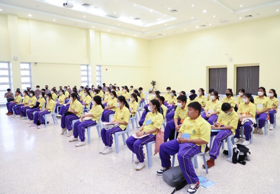 ภาพกิจกรรม  คณะวิทยาศาสตร์และเทคโนโลยี จัดอบรมเชิงปฏิบัติการเพื่อพัฒนาทักษะทางวิทยาศาสตร์และคณิตศาสตร์ โครงการพัฒนาการจัดการเรียนการสอนในห้องเรียนพิเศษวิทยาศาสตร์ คณิตศาสตร์ เข้มข้น (ISM)