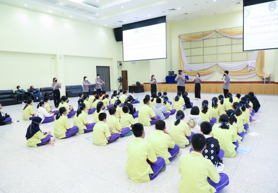 ภาพกิจกรรม  คณะวิทยาศาสตร์และเทคโนโลยี จัดอบรมเชิงปฏิบัติการเพื่อพัฒนาทักษะทางวิทยาศาสตร์และคณิตศาสตร์ โครงการพัฒนาการจัดการเรียนการสอนในห้องเรียนพิเศษวิทยาศาสตร์ คณิตศาสตร์ เข้มข้น (ISM)