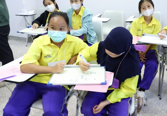 ภาพกิจกรรม  คณะวิทยาศาสตร์และเทคโนโลยี จัดอบรมเชิงปฏิบัติการเพื่อพัฒนาทักษะทางวิทยาศาสตร์และคณิตศาสตร์ โครงการพัฒนาการจัดการเรียนการสอนในห้องเรียนพิเศษวิทยาศาสตร์ คณิตศาสตร์ เข้มข้น (ISM)