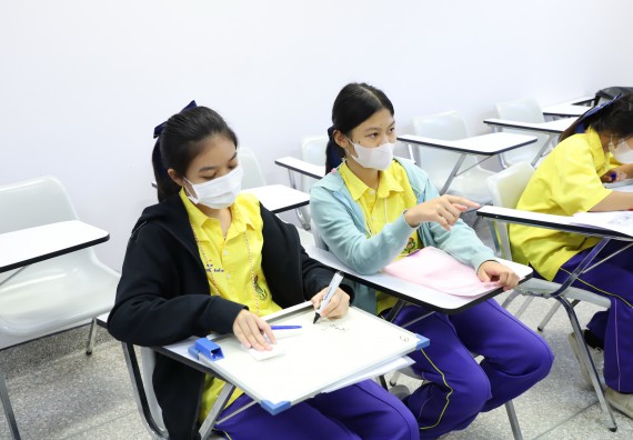 ภาพกิจกรรม  คณะวิทยาศาสตร์และเทคโนโลยี จัดอบรมเชิงปฏิบัติการเพื่อพัฒนาทักษะทางวิทยาศาสตร์และคณิตศาสตร์ โครงการพัฒนาการจัดการเรียนการสอนในห้องเรียนพิเศษวิทยาศาสตร์ คณิตศาสตร์ เข้มข้น (ISM)