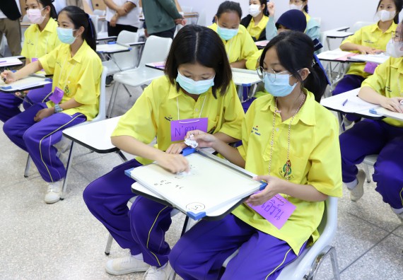 ภาพกิจกรรม  คณะวิทยาศาสตร์และเทคโนโลยี จัดอบรมเชิงปฏิบัติการเพื่อพัฒนาทักษะทางวิทยาศาสตร์และคณิตศาสตร์ โครงการพัฒนาการจัดการเรียนการสอนในห้องเรียนพิเศษวิทยาศาสตร์ คณิตศาสตร์ เข้มข้น (ISM)