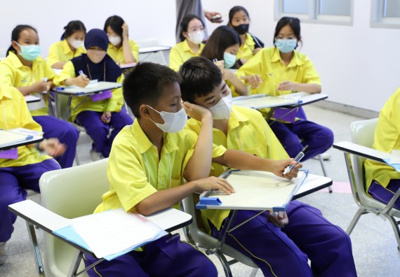 ภาพกิจกรรม  คณะวิทยาศาสตร์และเทคโนโลยี จัดอบรมเชิงปฏิบัติการเพื่อพัฒนาทักษะทางวิทยาศาสตร์และคณิตศาสตร์ โครงการพัฒนาการจัดการเรียนการสอนในห้องเรียนพิเศษวิทยาศาสตร์ คณิตศาสตร์ เข้มข้น (ISM)