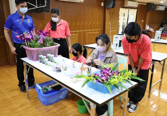 ภาพกิจกรรม   คณะวิทยาศาสตร์และเทคโนโลยี จัดกิจกรรมค่ายวิทยาศาสตร์สัญจร ปีการศึกษา 2565  โรงเรียนวชิรปราการวิทยาคม