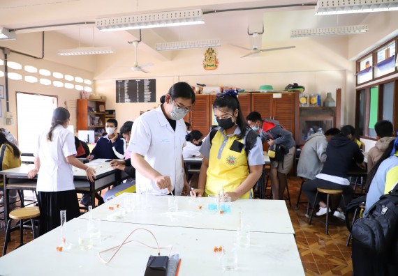 ภาพกิจกรรม  คณะวิทยาศาสตร์และเทคโนโลยี จัดกิจกรรมค่ายวิทยาศาสตร์สัญจร ปีการศึกษา 2565  โรงเรียนสลกบาตรวิทยา