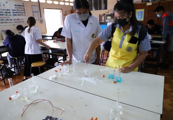 ภาพกิจกรรม  คณะวิทยาศาสตร์และเทคโนโลยี จัดกิจกรรมค่ายวิทยาศาสตร์สัญจร ปีการศึกษา 2565  โรงเรียนสลกบาตรวิทยา