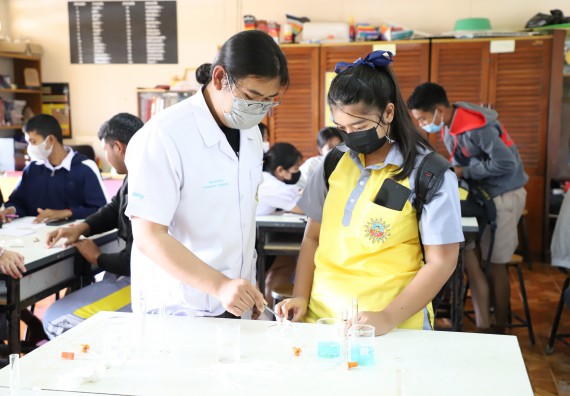 ภาพกิจกรรม  คณะวิทยาศาสตร์และเทคโนโลยี จัดกิจกรรมค่ายวิทยาศาสตร์สัญจร ปีการศึกษา 2565  โรงเรียนสลกบาตรวิทยา