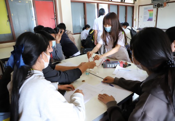 ภาพกิจกรรม  คณะวิทยาศาสตร์และเทคโนโลยี จัดกิจกรรมค่ายวิทยาศาสตร์สัญจร ปีการศึกษา 2565  โรงเรียนสลกบาตรวิทยา