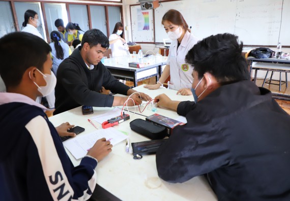 ภาพกิจกรรม  คณะวิทยาศาสตร์และเทคโนโลยี จัดกิจกรรมค่ายวิทยาศาสตร์สัญจร ปีการศึกษา 2565  โรงเรียนสลกบาตรวิทยา