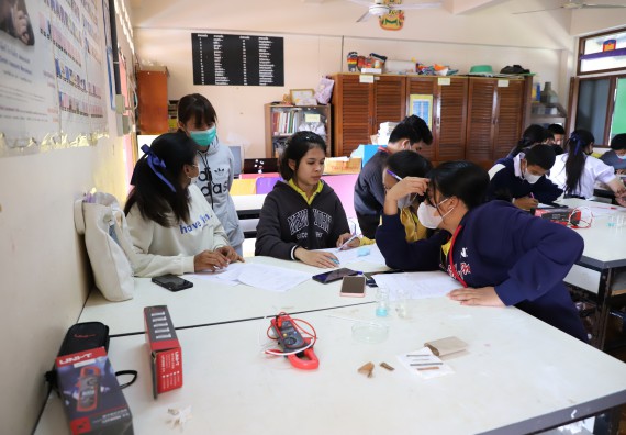 ภาพกิจกรรม  คณะวิทยาศาสตร์และเทคโนโลยี จัดกิจกรรมค่ายวิทยาศาสตร์สัญจร ปีการศึกษา 2565  โรงเรียนสลกบาตรวิทยา