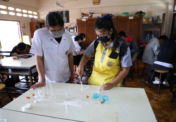 ภาพกิจกรรม  คณะวิทยาศาสตร์และเทคโนโลยี จัดกิจกรรมค่ายวิทยาศาสตร์สัญจร ปีการศึกษา 2565  โรงเรียนสลกบาตรวิทยา