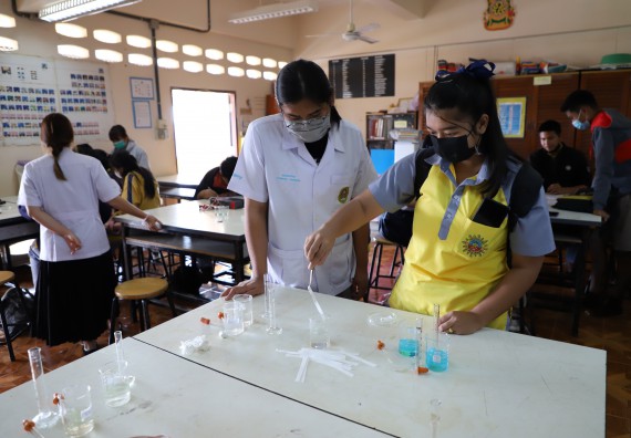 ภาพกิจกรรม  คณะวิทยาศาสตร์และเทคโนโลยี จัดกิจกรรมค่ายวิทยาศาสตร์สัญจร ปีการศึกษา 2565  โรงเรียนสลกบาตรวิทยา