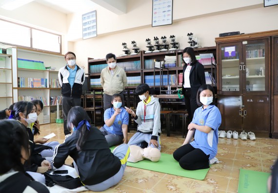 ภาพกิจกรรม  คณะวิทยาศาสตร์และเทคโนโลยี จัดกิจกรรมค่ายวิทยาศาสตร์สัญจร ปีการศึกษา 2565  โรงเรียนสลกบาตรวิทยา