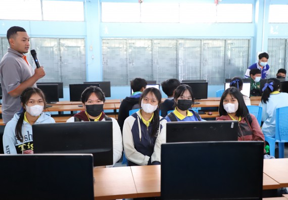 ภาพกิจกรรม  คณะวิทยาศาสตร์และเทคโนโลยี จัดกิจกรรมค่ายวิทยาศาสตร์สัญจร ปีการศึกษา 2565  โรงเรียนสลกบาตรวิทยา